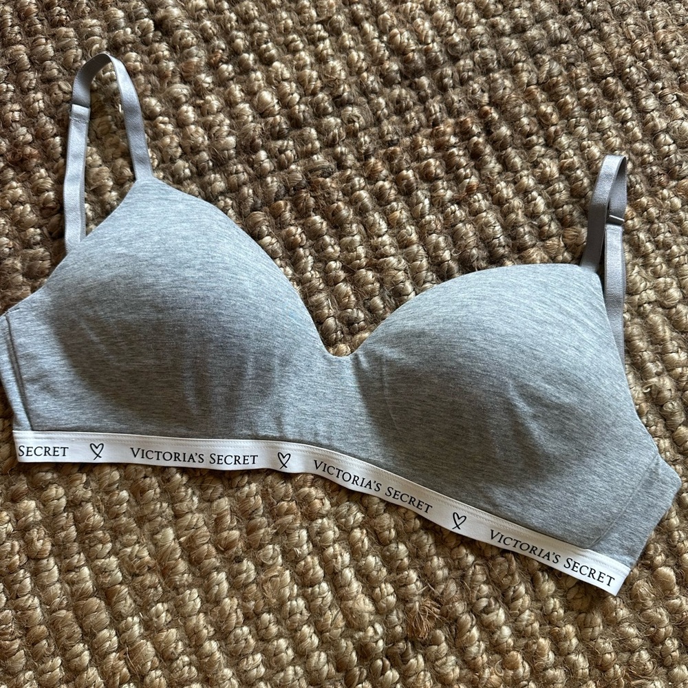 Victoria's Secret T Short lightly Lined wireless 34DD